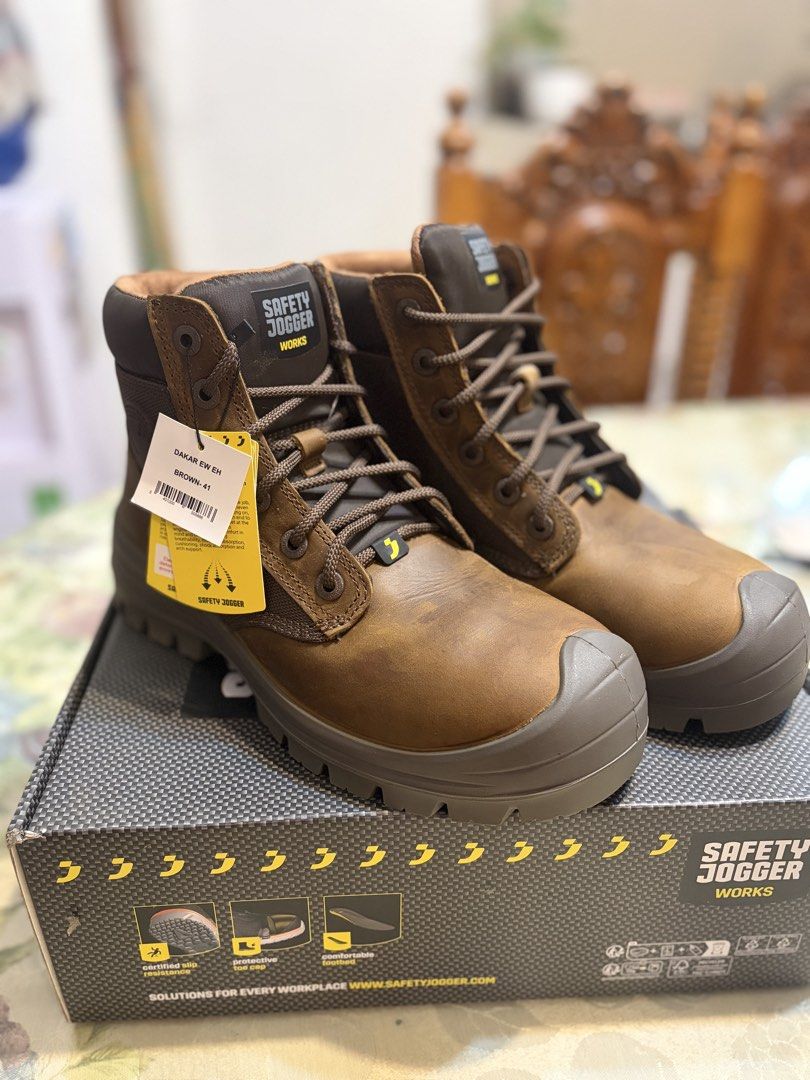 Electrical safety hogger shoes (Category: Boots) located in Guimba. Submitted by hustleup.ph (Listing ID 1459988369, Image 1). Description: For sale Original steel toe electrical safety jogger shoe Size 41 best fit for 8.5-9US BRAND NEW no issue 4500 shipped.