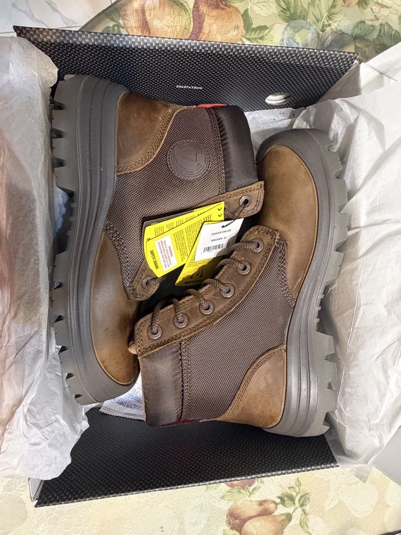 Electrical safety hogger shoes (Category: Boots) located in Guimba. Submitted by hustleup.ph (Listing ID 1459988369, Image 2). Description: For sale Original steel toe electrical safety jogger shoe Size 41 best fit for 8.5-9US BRAND NEW no issue 4500 shipped.