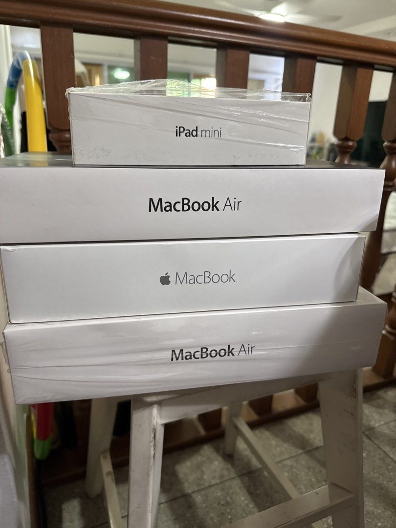 Empty apple boxes (Category: Laptops & Notebooks) located in Singapore. Submitted by ivoryheights (Listing ID 1460013060, Image 1). Description: .