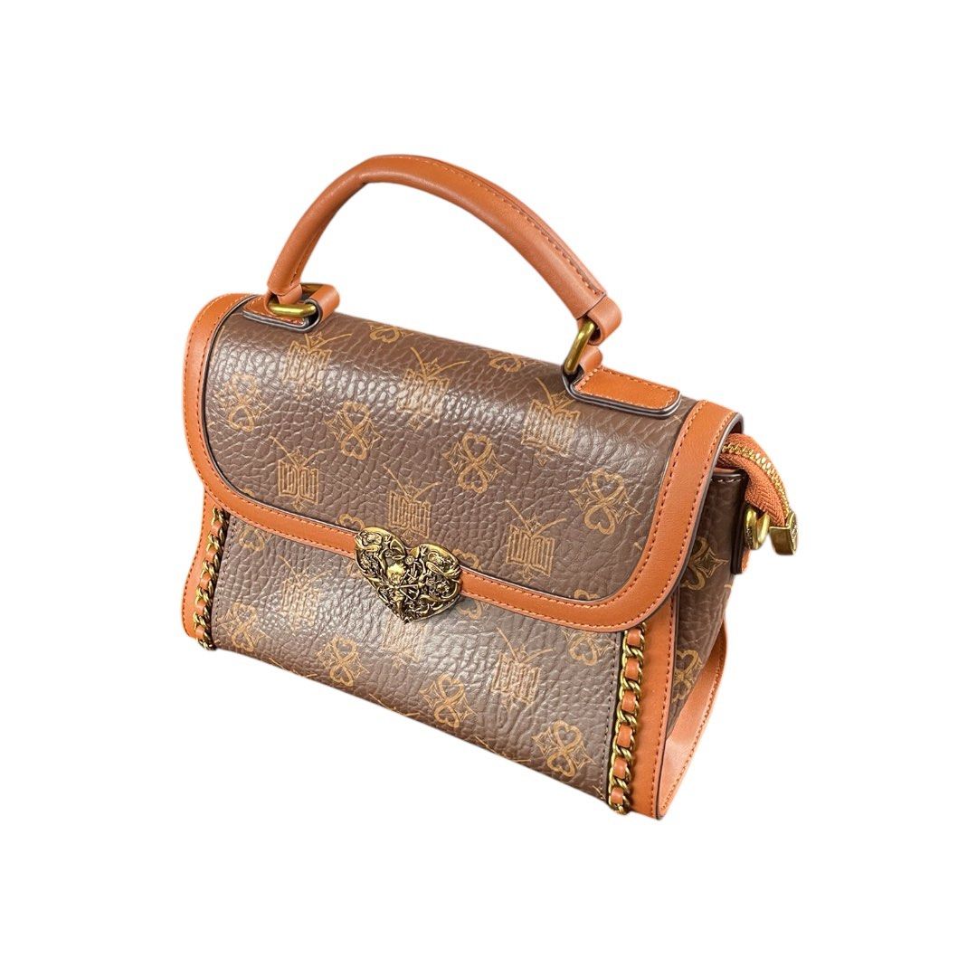 EROWE Shoulder bag (Category: Shoulder Bags) located in Dasmarinas. Submitted by styledlyf.ss (Listing ID 1459994127, Image 3). Description: EROWE Shoulder bag - Good as New Condition - color rate: 9.5/10 - Issue/s: None - Color may vary due to lighting 🏷️ : ₱779 + Shipping Fee.