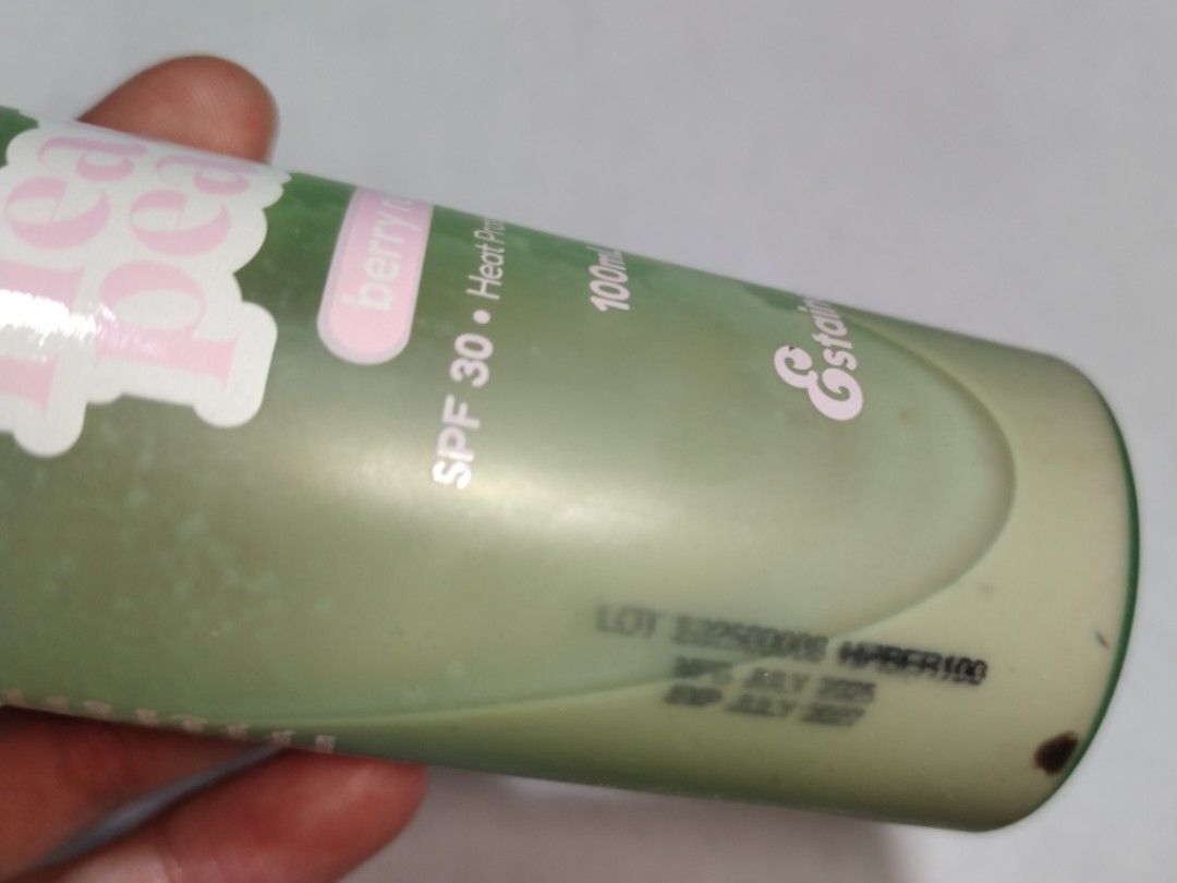 Estained Heatsy Peasy (Berry Rush) (Category: Hair) located in Manila. Submitted by alyssaaa24 (Listing ID 1460066099, Image 3). Description: Rfs: Couldn't use as I'm currently just staying at home A great heat protectant for use before styling and going out. Still half the bottle. Last price posted. Loc: North Caloocan.