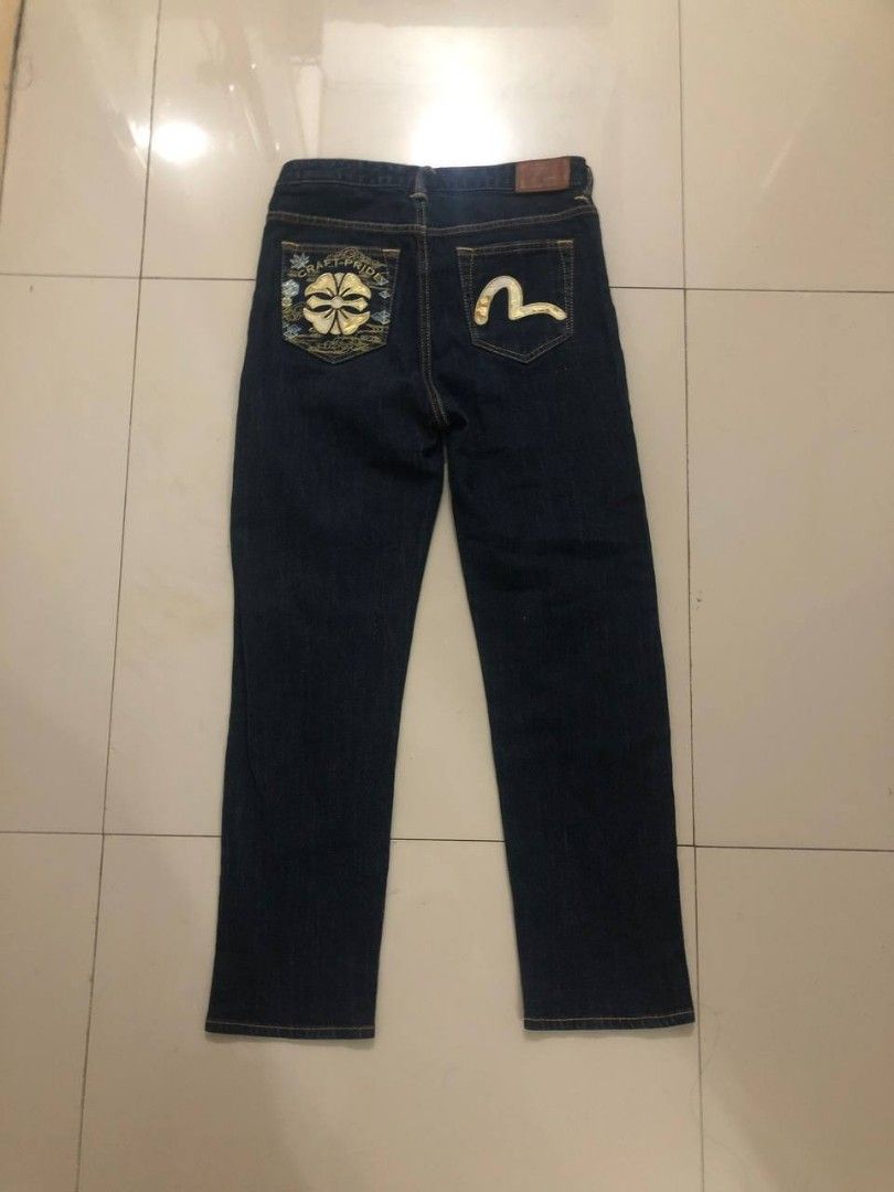 EVISU BLUE JEANS (Category: Jeans) located in Valenzuela. Submitted by thrift2002 (Listing ID 1459923267, Image 2). Description: EVISU BLUE JEANS AUTHENTIC CONDITION 9/10 WAISTLINE 28-30" LENGTH 36" FRONT RISE 25.5" THIGH 9" HEM 6".