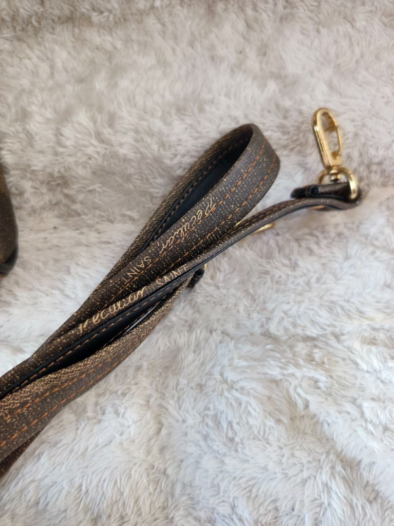 Fendi Style Bag Strap and Replacement Hardware (Category: Luxury Bags & Wallets) located in San Leonardo. Submitted by burgossanleonardo.12345 (Listing ID 1460082093, Image 2). Description: - Brown Fendi-style patterned strap - Gold and black hardware included - Features D-rings, swivel clasps, and strap adjusters - Ideal for replacing old bag parts or customizing your own bag - Please check photos for detailed condition.