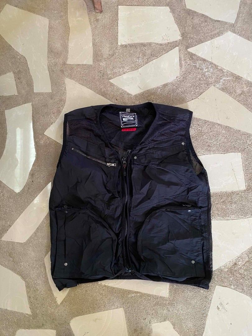 Fieldcore Aero stretch multipocket vest (Category: Coats, Jackets and Outerwear) located in Borongan. Submitted by thrift-real2.0 (Listing ID 1459903337, Image 1). Description: fieldcore Aero stretch multipocket vest good as new best fit medium color rate:9.5/10 no issue 650 plus sf.