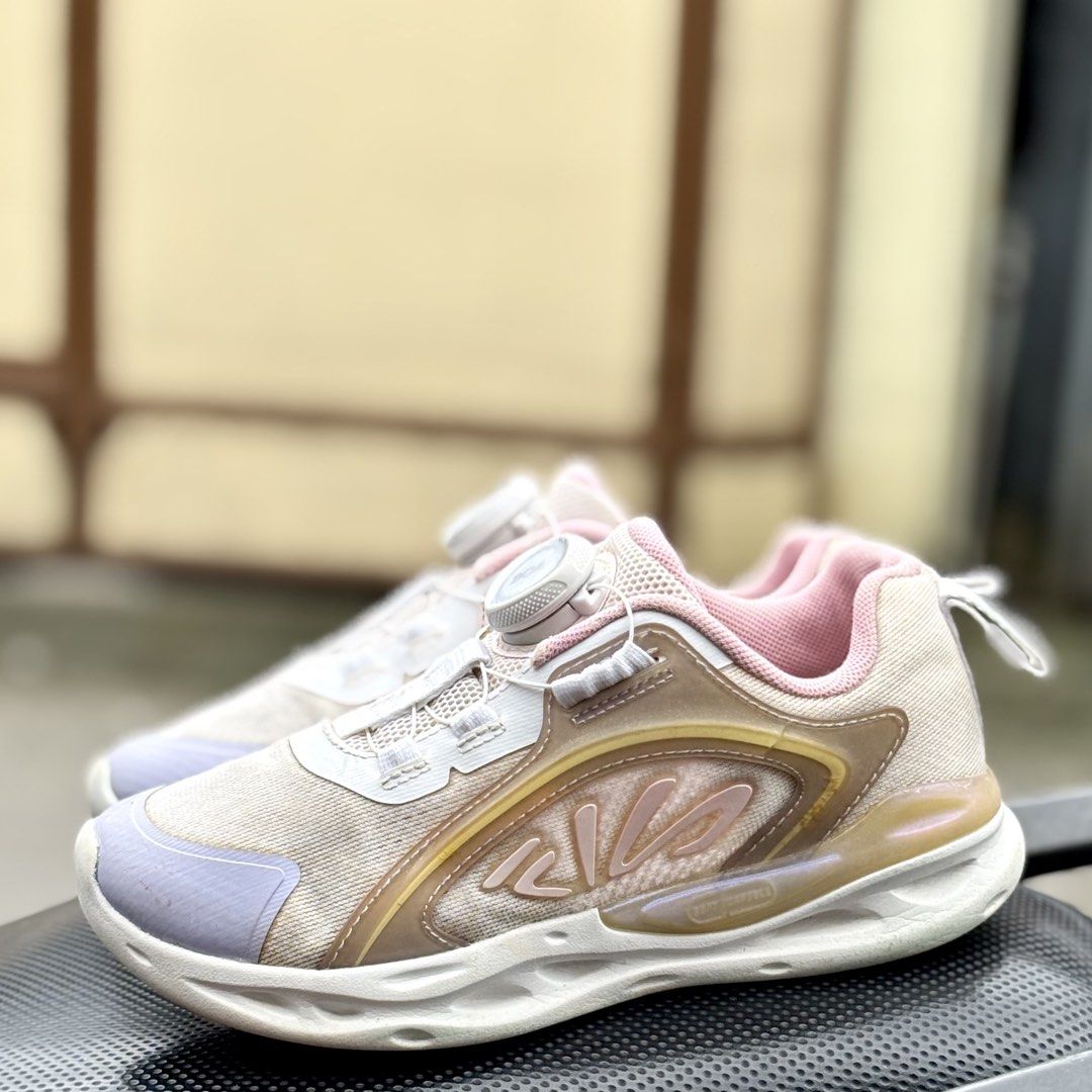 Fila Boa Kids Shoes (Category: Babies & Kids Fashion) located in San Fernando. Submitted by kickslocker (Listing ID 1460045297, Image 2). Description: - Fila Boa kids' shoes - Size 32 (20cm) - Color: Light beige with pink and purple accents - Features: BOA lacing system for easy on/off - Condition: Only worn a few times, great for active kids.