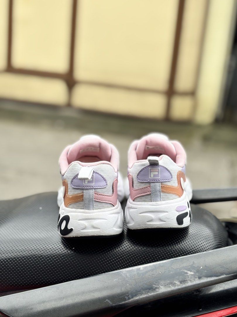Fila Boa Shoes Size (Category: Babies & Kids Fashion) located in San Fernando. Submitted by kickslocker (Listing ID 1460045467, Image 3). Description: - Fila Boa Shoes - Size: 34 EUR / 21.5cm - Condition: Excellent - Closure: BOA dial (easy on/off) - Ideal for: Kids or quick wear - Price: P699.