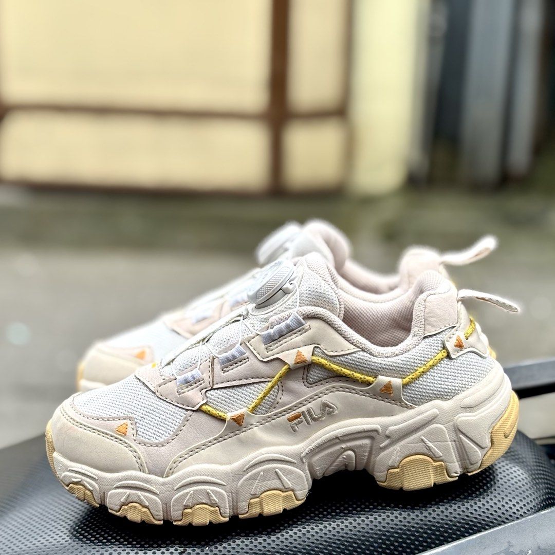 Fila Cat Claw Boa Shoes (Category: Babies & Kids Fashion) located in San Fernando. Submitted by kickslocker (Listing ID 1460045662, Image 2). Description: - Fila Cat Claw Boa shoes - Size: 34 EUR / 21.5cm - Color: Light beige with yellow accents - Unique BOA lacing system for a snug and secure fit - Ideal for everyday wear - Check photos for details.