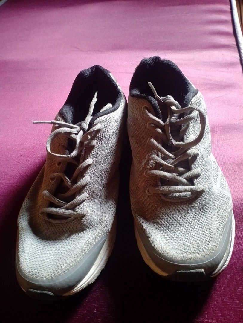 Fila Grey Running Shoes size 9 (Category: Sneakers) located in Manila. Submitted by paul281 (Listing ID 1459988534, Image 3). Description: - Grey Fila running shoes - Perfect for jogging or everyday wear - Soles show some wear but retain plenty of grip - Laces are included - Ready for your next run!.