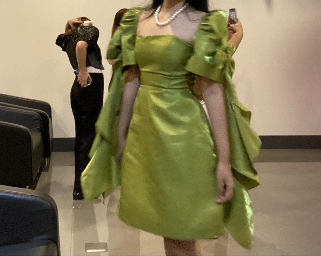 Filipiniana Dress (Category: Dresses) located in Calapan. Submitted by chabiiiiiiiiiiiiiii (Listing ID 1459965825, Image 3). Description: Filipiniana Dress Big bows and sleeves are detachable Worn once.