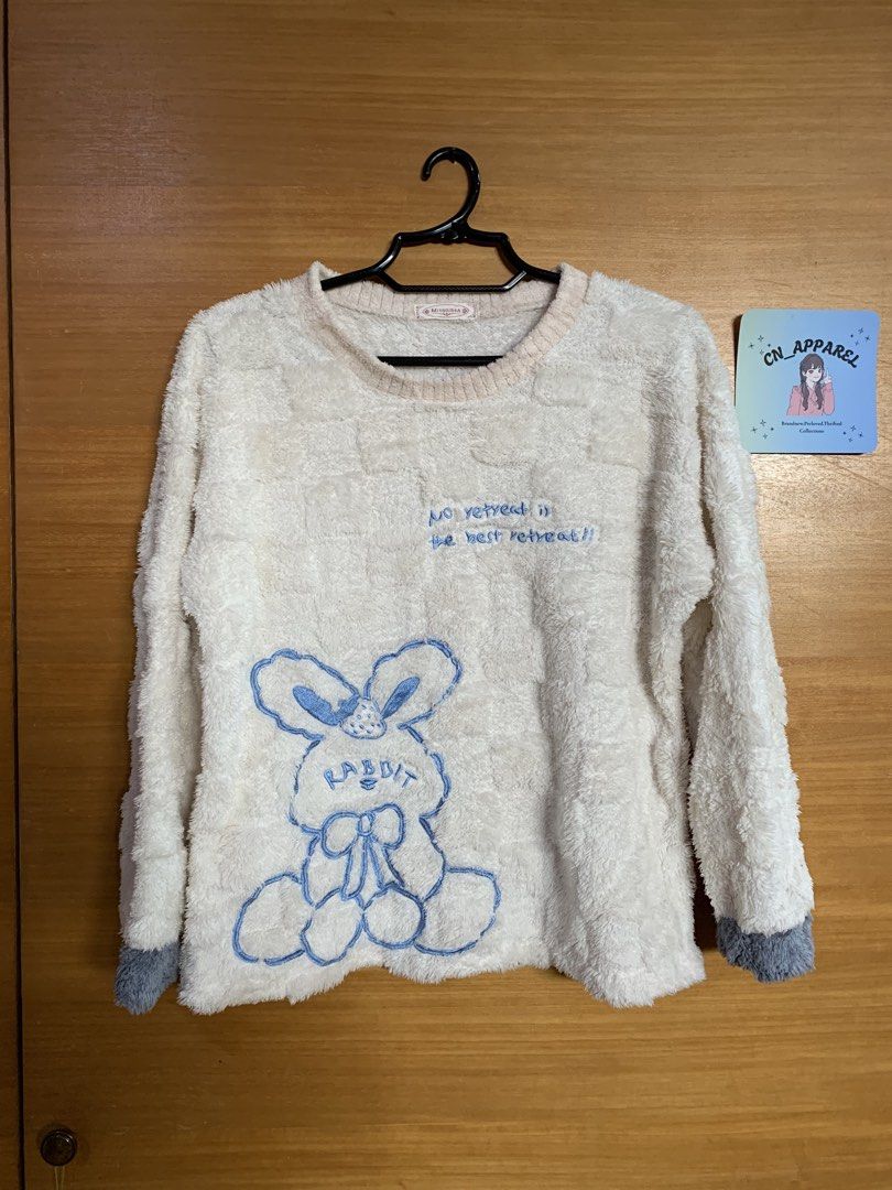 Flluffy longsleeve 3 for 180 (Category: Longsleeves) located in Malabon City. Submitted by Cn_apparel (Listing ID 1459987921, Image 3). Description: 3 pcs for 180.