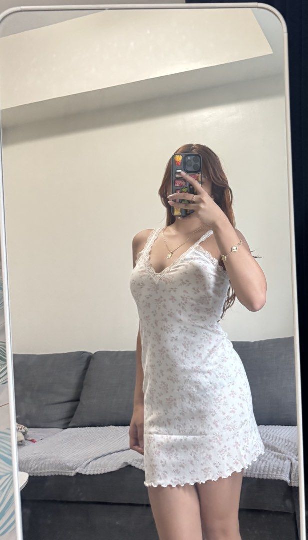 Floral Dress with Lace (Category: Dresses) located in Manila. Submitted by redvelvetcheesecake13 (Listing ID 1460002942, Image 1). Description: - can fit xs to s - stretchable.
