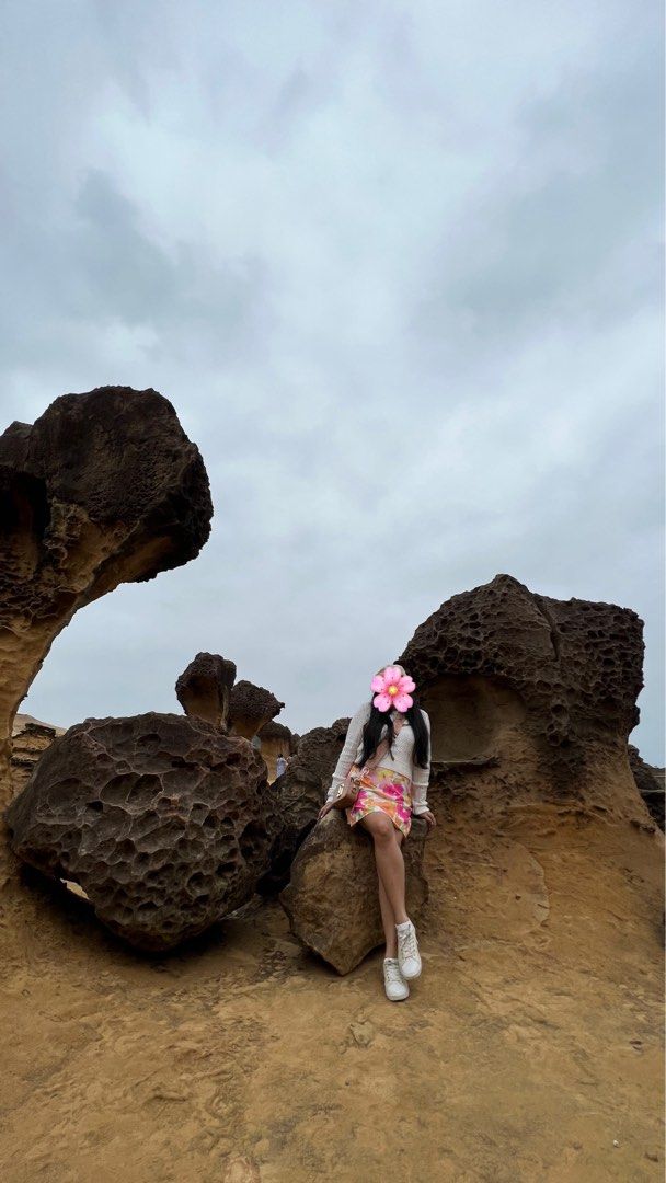 Floral Mini Skirt (Category: Skirts) located in Quezon City. Submitted by jezjewels.ph (Listing ID 1460021063, Image 1). Description: - Cute floral mini skirt with vibrant pink, orange, and yellow pattern. - Perfect for casual outings. - Worn only once at yehliu geopark .