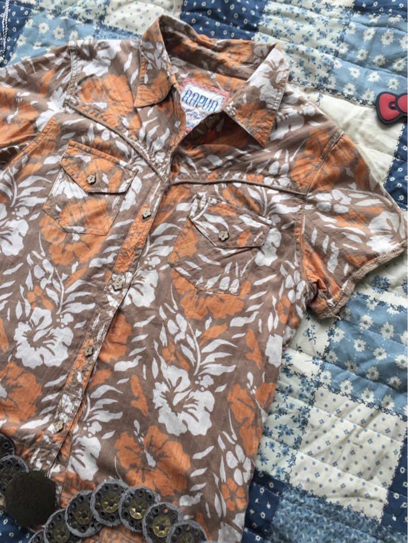 FLORAL Vintage polo (Category: Tshirts & Polo Shirts ) located in Pili. Submitted by lagrisishi (Listing ID 1459997693, Image 2). Description: Dm for size and dimes tyyy.