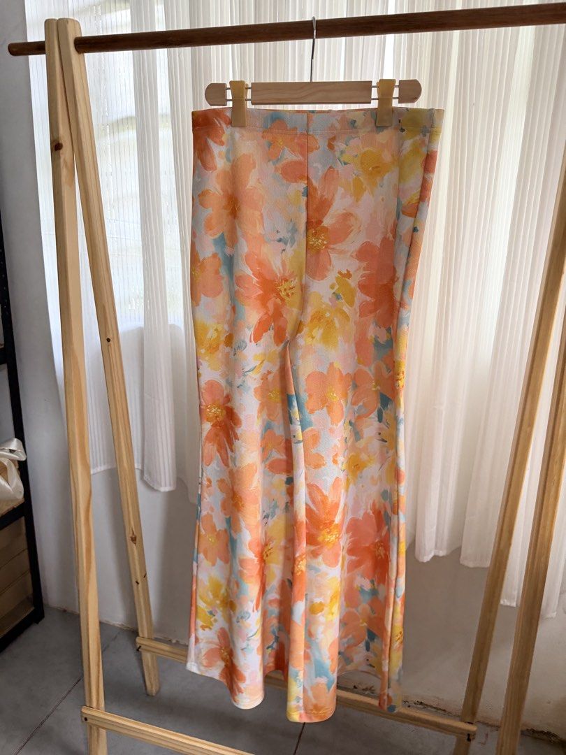 Floral WideLeg Pans for beach (Category: Other Bottoms) located in Marikina City. Submitted by littlesol.collection (Listing ID 1459972749, Image 3). Description: Stetch 30 to 36 waist.