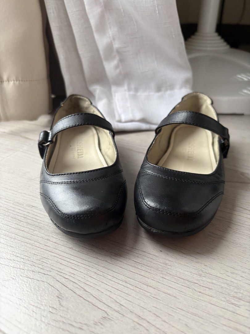 Florsheim Black Leather School Shoes (Category: Babies & Kids Fashion) located in San Pablo. Submitted by riosgoodstuff (Listing ID 1460010674, Image 3). Description: 💯 Authentic Florsheim School Shoes - Black Leather - Buckle Strap Closure - Size 27 (4-6 years old) Shipping fee will be shouldered by the buyer (through J&T) Negotiable for sure buyer 💯.