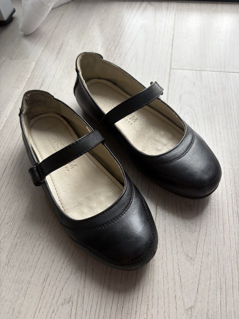 Florsheim Black Leather School Shoes (Category: Babies & Kids Fashion) located in San Pablo. Submitted by riosgoodstuff (Listing ID 1460010674, Image 2). Description: 💯 Authentic Florsheim School Shoes - Black Leather - Buckle Strap Closure - Size 27 (4-6 years old) Shipping fee will be shouldered by the buyer (through J&T) Negotiable for sure buyer 💯.