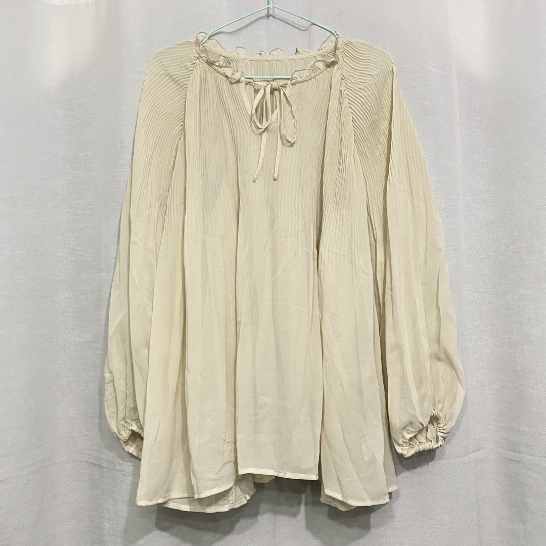 Flowy longsleeves (Category: Blouses) located in Cainta. Submitted by rmavg (Listing ID 1460083043, Image 1). Description: reminds me of issey miyake! cream/dirty white so so flowy mop: gcash mod: jnt/gogo.