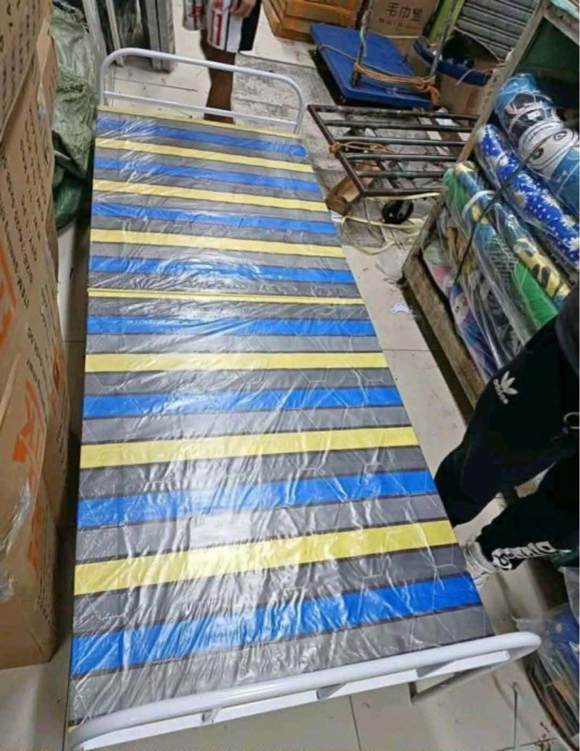 Folding be (Category: Bed Frames & Mattresses) located in Manila. Submitted by jennytyu (Listing ID 1460064296, Image 3). Description: 2 colors avail.