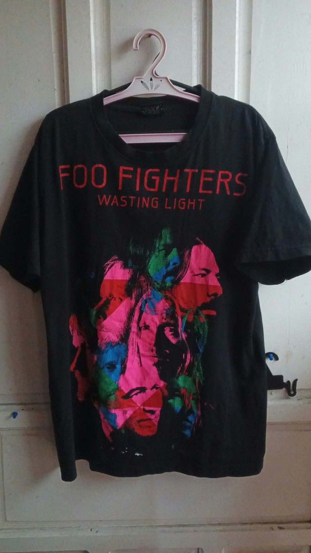 Foo Fighters Wasting Light T-Shirt Size M (Category: Tshirts & Polo Shirts ) located in Quezon City. Submitted by wheelsonmeals (Listing ID 1459926024, Image 2). Description: - Black t-shirt featuring Foo Fighters Wasting Light album art - Graphic includes band members' faces - Made from 100% cotton - Tagged as size M - Ideal for any Foo Fighters enthusiast.
