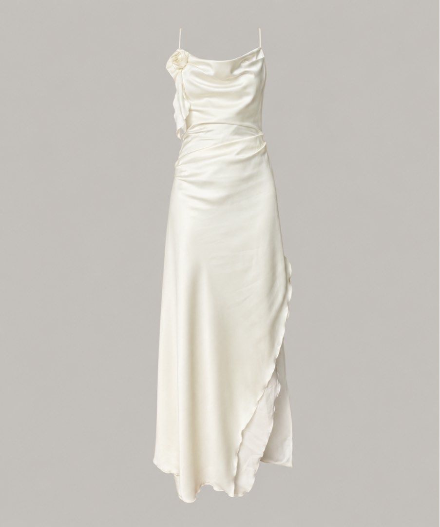 [FOR RENT] Vietnam Dress (Category: Dresses) located in Quezon City. Submitted by rving_ (Listing ID 1459958982, Image 1). Description: Labella — Elegant & sophisticated Perfect For: Formal Dinners • Evening Events • Anniversary Now accepting reservations! ✨ View our website here: https://vestirerentals-catalog.my.canva.site/.