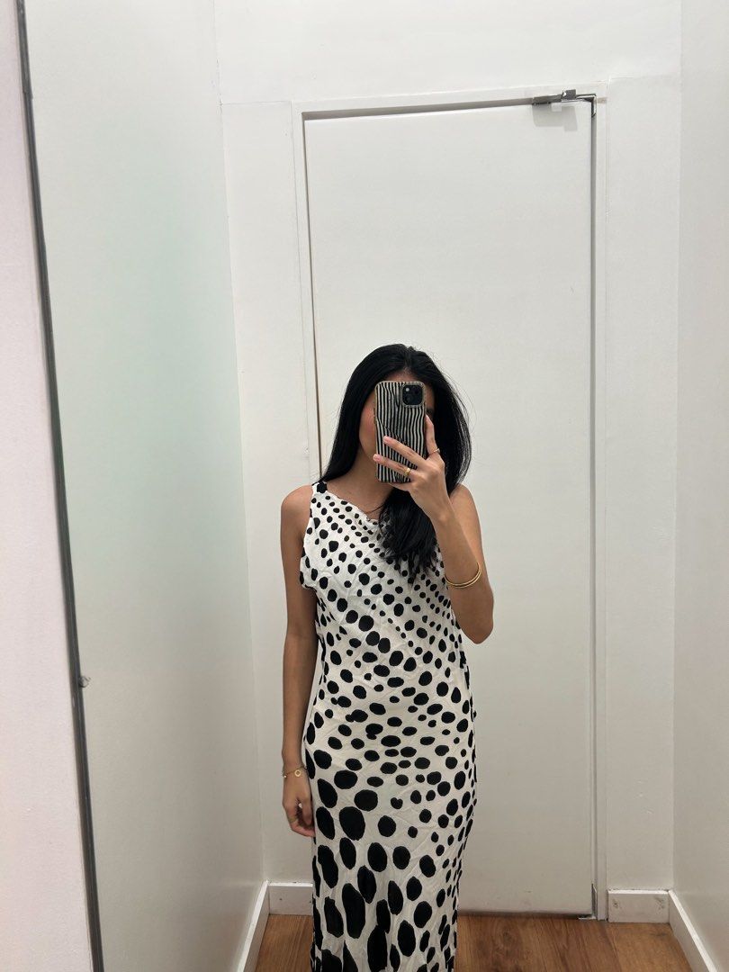 FOR RENT Zara polka dot backless gown (Category: Evening dresses & gowns) located in Dumaguete. Submitted by from.neighbors (Listing ID 1460008227, Image 2). Description: Rent her for 3 days Best fits XS-S for exact measurements DM ps: shipping days ≠ rental days. your 3 days start when the dress lands in your hands.