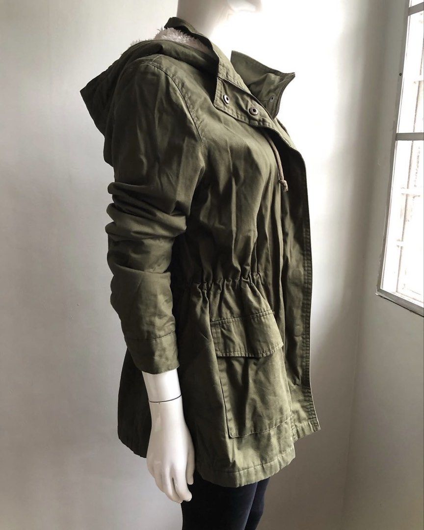 Forever 21 Army Green Parka Jacket (Category: Coats, Jackets and Outerwear) located in Pasay City. Submitted by anything_preloved23 (Listing ID 1459970417, Image 3). Description: Forever 21 Army Green Parka Best Fits Medium to Large Size on label: US L Length: 29 in Chest: 20 in .