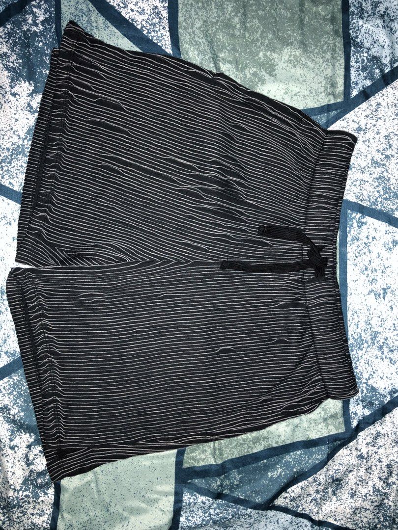 Forever 21 Men's Striped Shorts Size M (Category: Shorts) located in Manila. Submitted by da_vincr (Listing ID 1459985574, Image 1). Description: - Brand: Forever 21 Men's - Color: Black with thin white stripes - Size: Medium - Features: Elastic waistband with drawstring - Style: Casual, Loungewear - Condition: Comfortable fit - Never been used .
