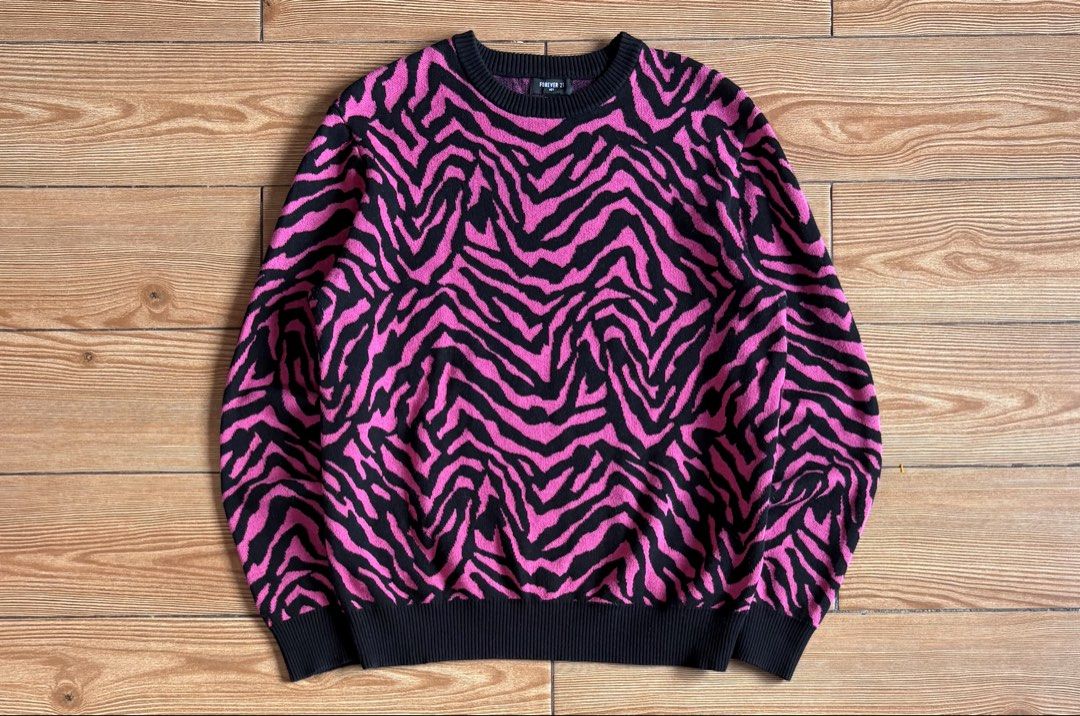 FOREVER 21 ZEBRA PATTERN LONG SLEEVE KNIT PULLOVER SWEATER (Category: Coats, Jackets and Outerwear) located in Makati City. Submitted by jnc__apparel (Listing ID 1460070721, Image 1). Description: 🏷️ FOREVER 21 ZEBRA PATTERN LONG SLEEVE KNIT PULLOVER SWEATER 📌 Dimes: 26.5L x 20.5W 📌 Size: Medium for men ~ Large for womens 📌 Condition: Like new 📌 Color rate: 10/10 📌 Issue: None ✅ Washed and ready to wear.