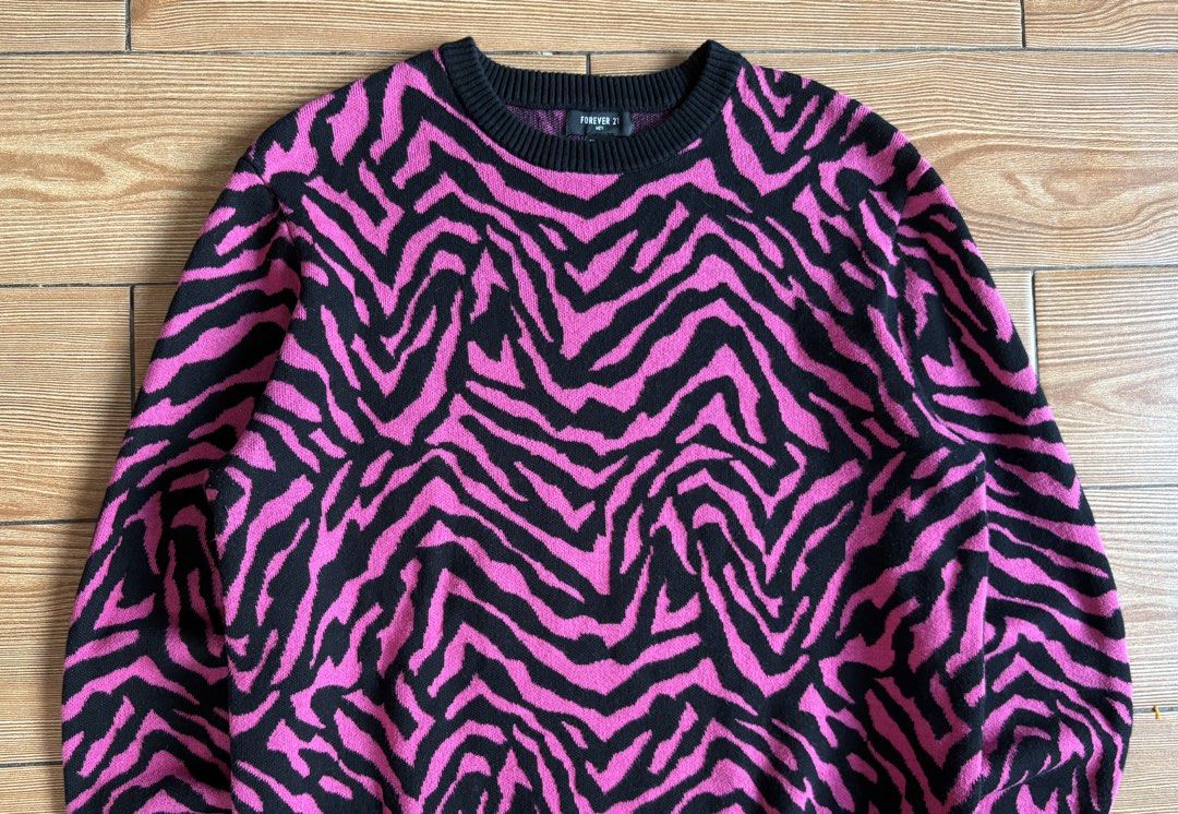 FOREVER 21 ZEBRA PATTERN LONG SLEEVE KNIT PULLOVER SWEATER (Category: Coats, Jackets and Outerwear) located in Makati City. Submitted by jnc__apparel (Listing ID 1460070721, Image 2). Description: 🏷️ FOREVER 21 ZEBRA PATTERN LONG SLEEVE KNIT PULLOVER SWEATER 📌 Dimes: 26.5L x 20.5W 📌 Size: Medium for men ~ Large for womens 📌 Condition: Like new 📌 Color rate: 10/10 📌 Issue: None ✅ Washed and ready to wear.