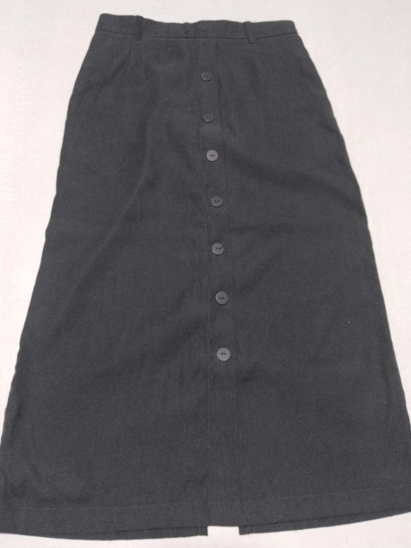 ForMe Pencil Cut Long Maxi Skirt (Category: Skirts) located in Manila. Submitted by alyssaaa24 (Listing ID 1460075188, Image 1). Description: Used 3x times only. Branded. Zip back. Slit on the back. Small to medium. 26-28 inches waist. 600+ orig price. Rfs: Di na nagagamit. Last price posted. Loc: North Caloocan.