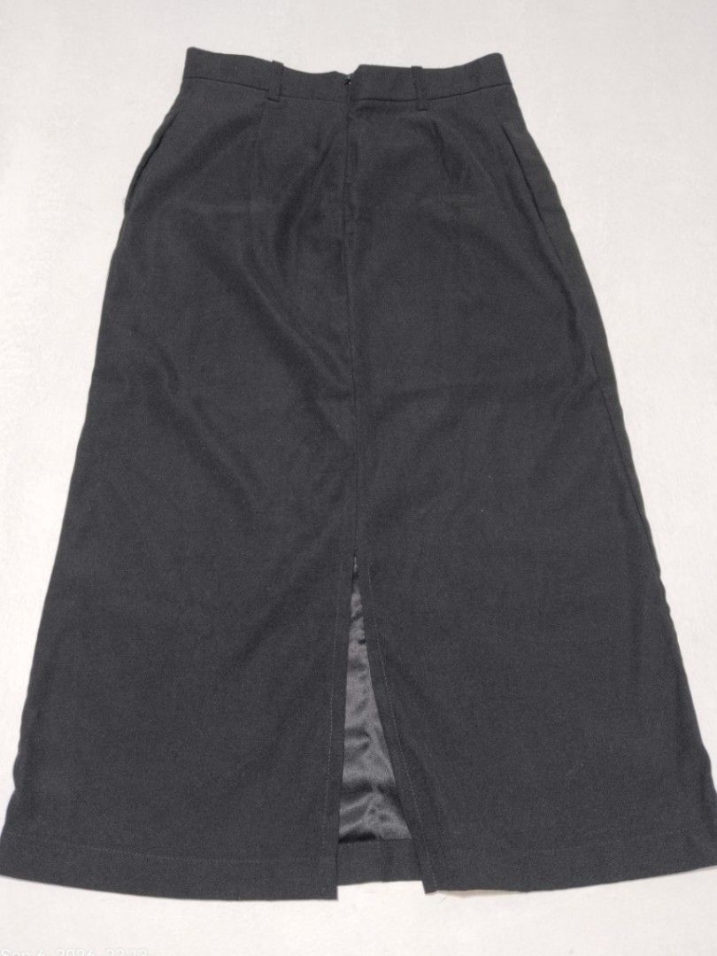 ForMe Pencil Cut Long Maxi Skirt (Category: Skirts) located in Manila. Submitted by alyssaaa24 (Listing ID 1460075188, Image 2). Description: Used 3x times only. Branded. Zip back. Slit on the back. Small to medium. 26-28 inches waist. 600+ orig price. Rfs: Di na nagagamit. Last price posted. Loc: North Caloocan.