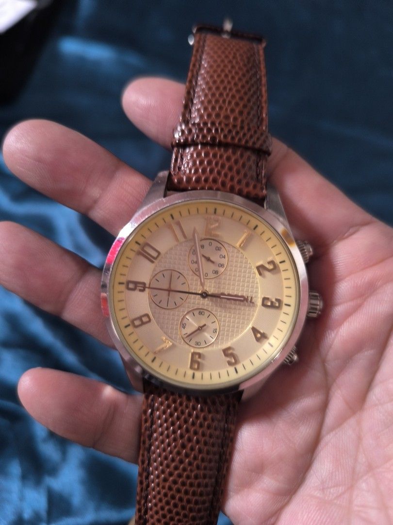 Fossil Chronograph Watch Brown Leather Strap (Category: Women's Watches) located in Caloocan City. Submitted by chefems0721 (Listing ID 1459924580, Image 1). Description: - Fossil watch - Brown textured leather strap with buckle closure - Light gold watch face with three subdials - Stainless steel case - Water-resistant up to 5 ATM - Ideal for everyday wear or dressing up.
