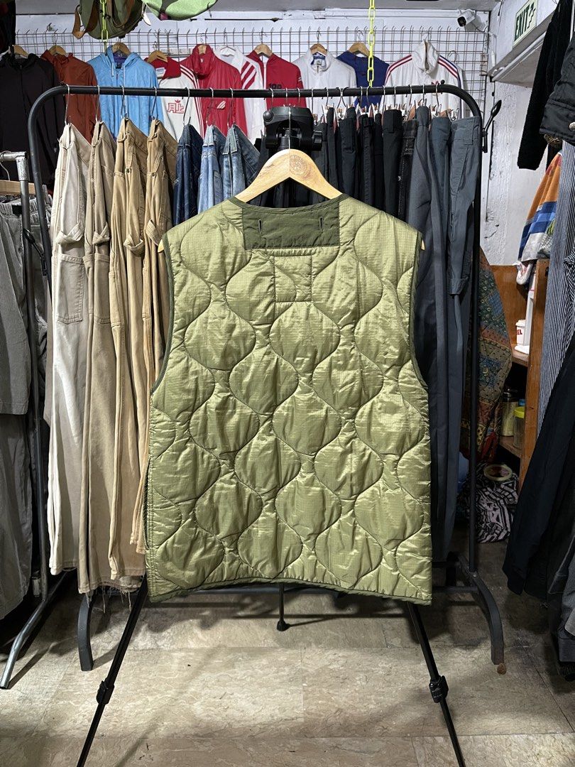 Freak’s Store Quilted Lined Ribbon Vest (Category: Vests) located in Baguio. Submitted by toasted.tocino (Listing ID 1459905014, Image 3). Description: Freak’s Store Quilted Lined Ribbon Vest Tagged size F but best fits S-M mens Pit to pit: 19.5” Length: 26.5” Shoulder: 16.5” Sleeve: *For reference, i’m 5’8” tall, 76kg Condition: great! Only for the ones who admire perfect imperfections .