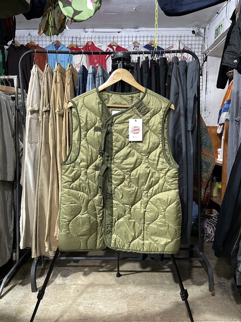 Freak’s Store Quilted Lined Ribbon Vest (Category: Vests) located in Baguio. Submitted by toasted.tocino (Listing ID 1459905014, Image 2). Description: Freak’s Store Quilted Lined Ribbon Vest Tagged size F but best fits S-M mens Pit to pit: 19.5” Length: 26.5” Shoulder: 16.5” Sleeve: *For reference, i’m 5’8” tall, 76kg Condition: great! Only for the ones who admire perfect imperfections .