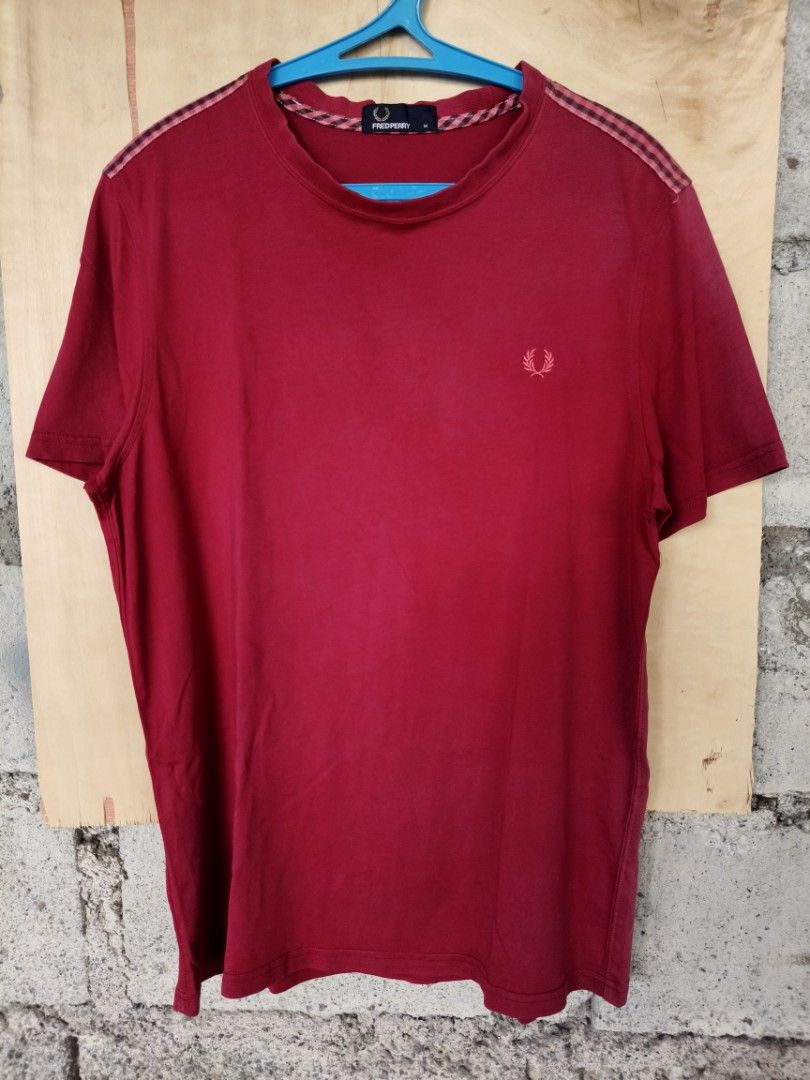 Fred Perry tee (Category: Tshirts & Polo Shirts ) located in La Carlota. Submitted by a_leam_art (Listing ID 1459997542, Image 1). Description: Embroidered logo Dimes: W20 x L26 (M on tag) Condition: Good Issue: Minimal bacon neck Color rate: 9/10 FREE SHIPPING ON THE GIVEN PRICE.
