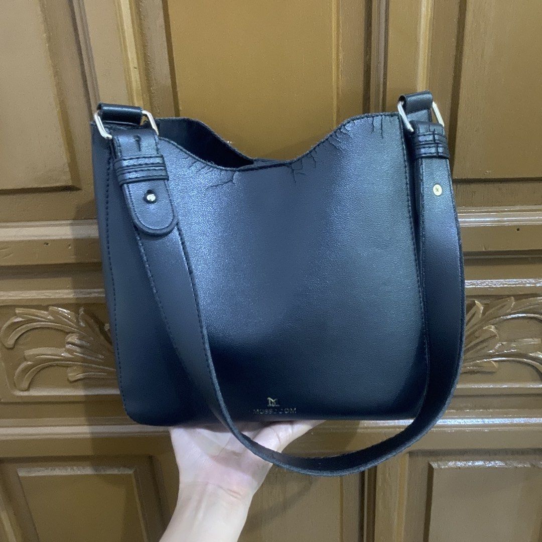 free mossdoom bag (Category: Shoulder Bags) located in Taguig. Submitted by ficloo (Listing ID 1460100074, Image 2). Description: decluttering | with flaws | please manage your expectation.