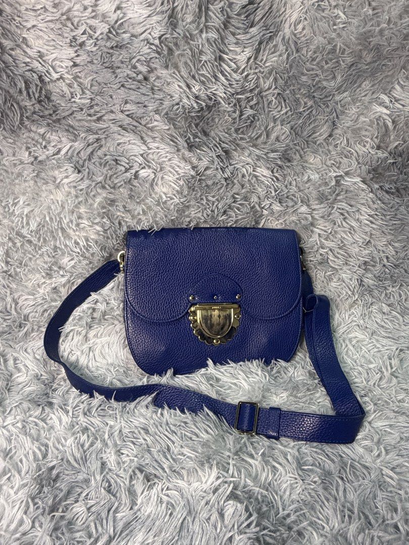 FURLA SLING BAG (Category: Cross-body Bags) located in Taguig. Submitted by ljlucero (Listing ID 1459909636, Image 1). Description: .
