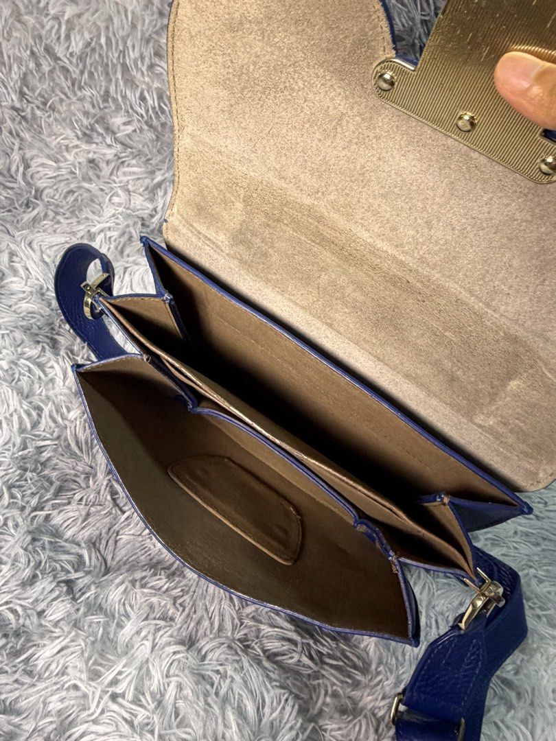 FURLA SLING BAG (Category: Cross-body Bags) located in Taguig. Submitted by ljlucero (Listing ID 1459909636, Image 3). Description: .