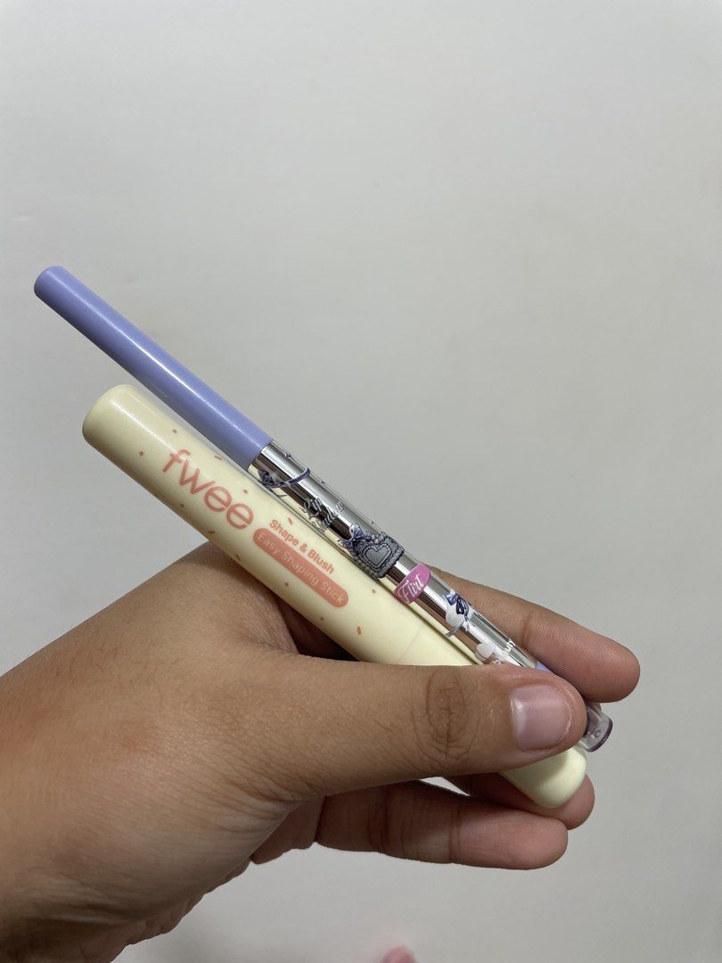 Fwee and cloud beauty lip liner set (Category: Makeup) located in Nasugbu. Submitted by shopwithmichii (Listing ID 1460090925, Image 1). Description: 90-95%full fwee Mod:jnt/flash Mop:gcash.