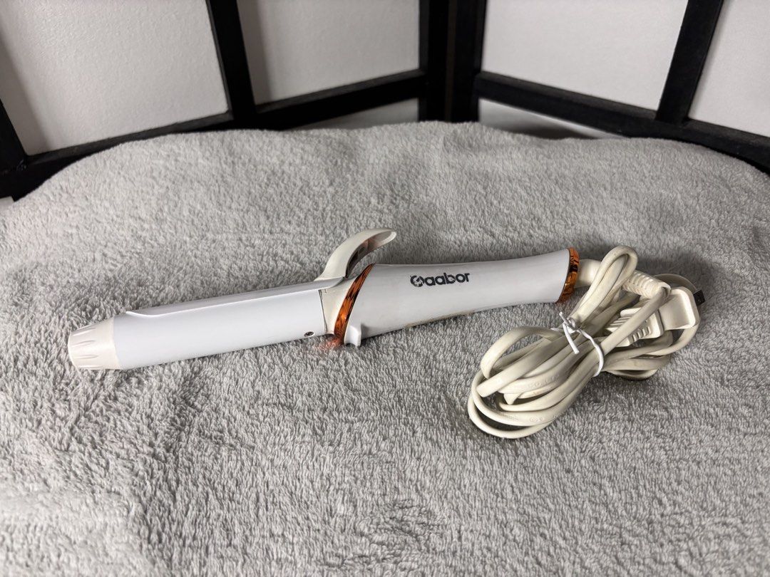 Gaabor Ceramic Plate Hair Curler (Category: Hair) located in Taguig. Submitted by sisidlanmanila (Listing ID 1459952541, Image 1). Description: Gaabor ceramic plate hair curler .