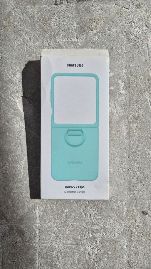 Galaxy Flip 6 Blue Case Silicone (Category: Cases & Sleeves) located in Marikina City. Submitted by kayciigii (Listing ID 1460011580, Image 2). Description: RFS: Bought the wrong one only opened, never used. bought from Samsung Galaxy store for 2.6K.