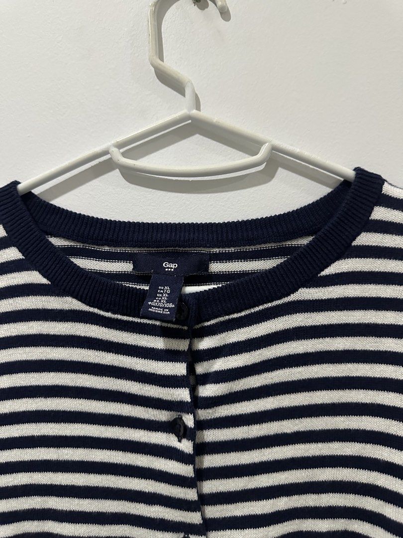 gap cardigan (Category: Coats, Jackets and Outerwear) located in Cagayan de Oro. Submitted by strwbbi (Listing ID 1460062319, Image 2). Description: mod: j&t mop: gcash/ gotyme/ bdo bank transfer can send more pics via message ^_^.