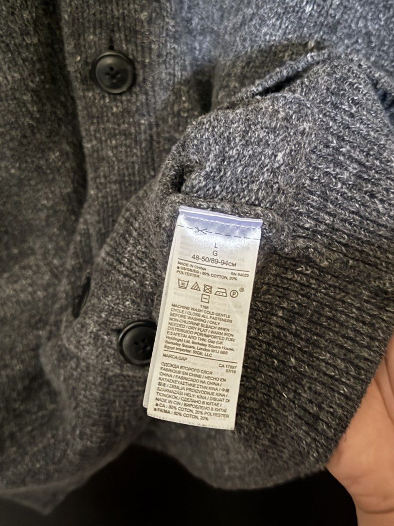 GAP Knitted Sweater (Category: Coats, Jackets and Outerwear) located in Makati City. Submitted by i_declutter.mnl (Listing ID 1460052957, Image 3). Description: with flash and no flash Gray Sweater From GAP AUTHENTIC no issues at all what you see is what you get.