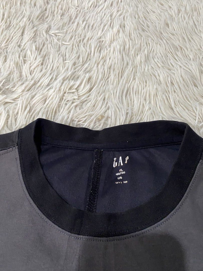 GAP Men's Grey T-Shirt XL (Category: Tshirts & Polo Shirts ) located in Iloilo. Submitted by illcitythriftedco. (Listing ID 1459971038, Image 3). Description: - Grey GAP T-shirt - Black accents on shoulders and sleeves - Subtle GAP logo on chest - Cotton blend fabric - Size XL - Ideal for casual wear.