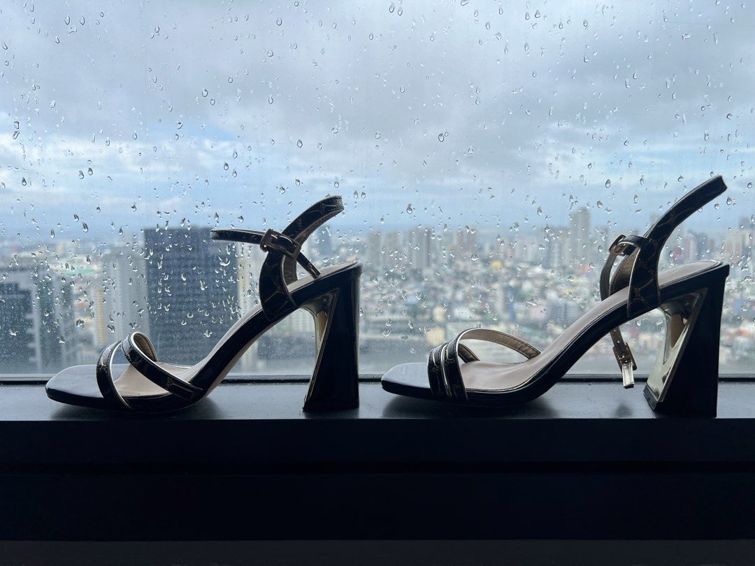Gibi Black Heels with Gold Accents (Category: Heels) located in Makati City. Submitted by warm.abc123 (Listing ID 1459911268, Image 2). Description: - I'm 23.5 cm Stylish black heels with elegant gold accents. - Features a strappy design with a secure buckle closure. - Chunky block heel with a dazzling metallic gold finish. - Versatile for dressing up any outfit. No issue Used twice.