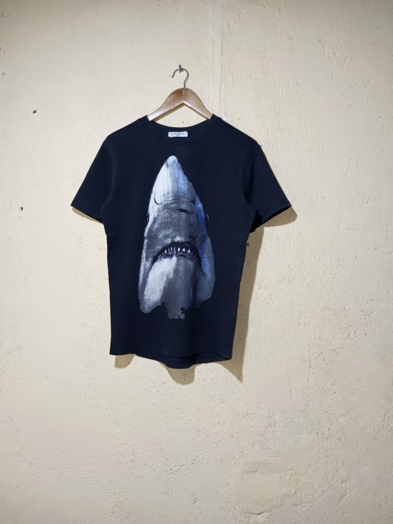 Givenchy Shark (Category: Activewear) located in San Pablo. Submitted by thriftyjd (Listing ID 1460044030, Image 1). Description: Dimes: L27 x W19.5 Condition/color rate: 9/10 No Issue.