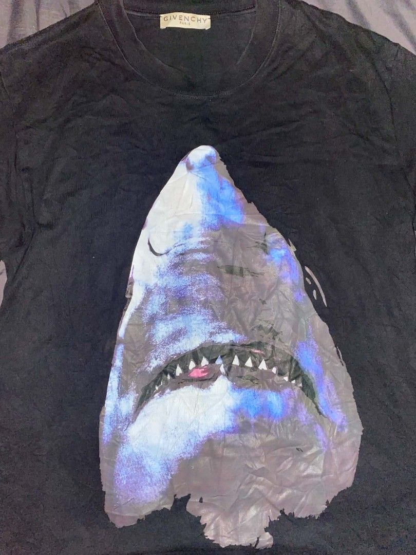 Givenchy Shark Tee (Category: Activewear) located in Binalbagan. Submitted by prprthrift (Listing ID 1460053659, Image 2). Description: Size L 21x28 No issues.