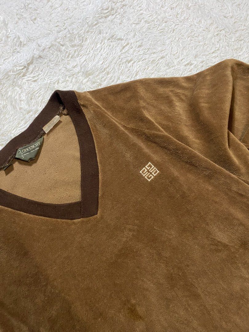Givenchy vintage brown velour V-neck sweatshirt (Category: Luxury Apparel) located in Cavite. Submitted by nld_thrift (Listing ID 1459956049, Image 2). Description: Givenchy vintage brown velour V-neck sweatshirt Size: Xl it Width: 24in Length: 24.5 in Shoulder: 16 in Sleeve: 20.5 in Materials : Cotton 80% / 20% Polyester .