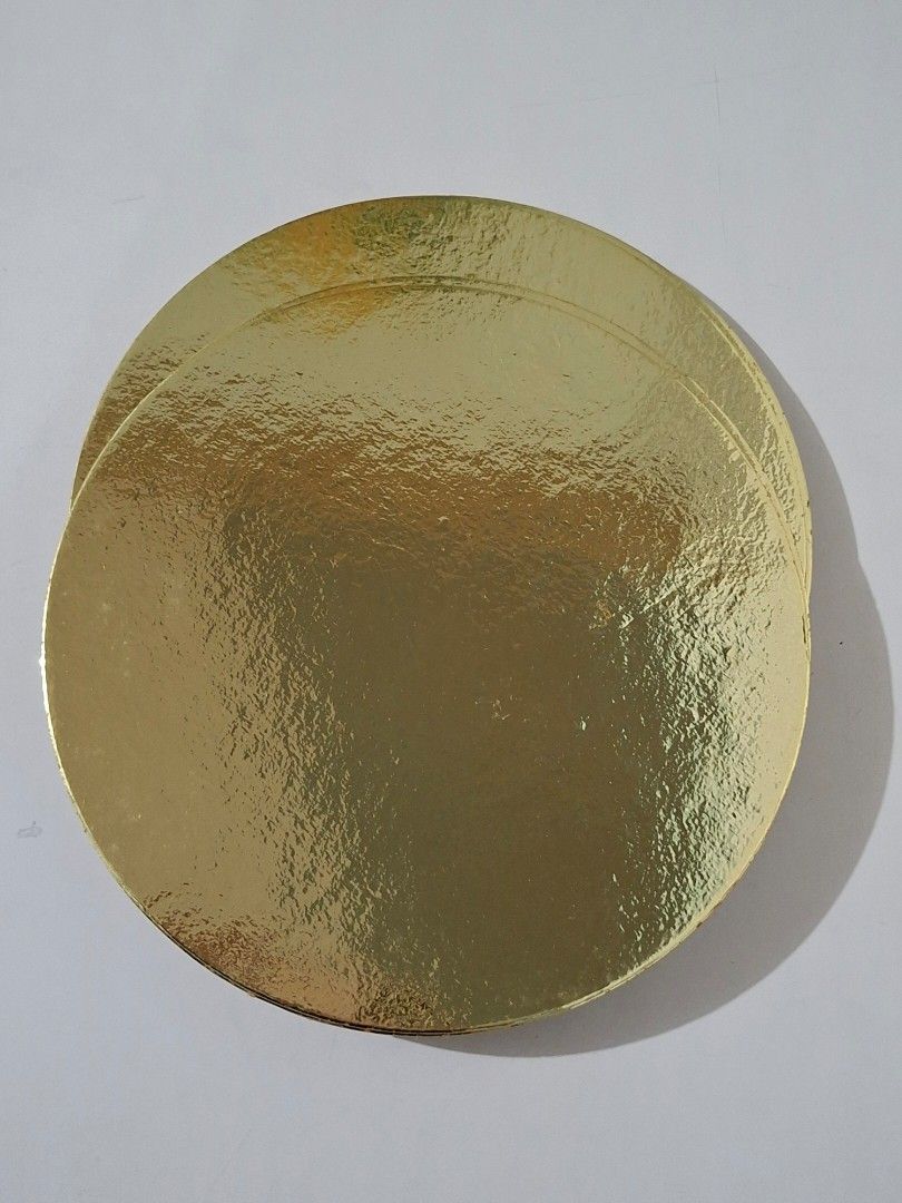 🎂 Gold Cake Boards – 14 Pieces (Category: Bakeware) located in Taguig. Submitted by authprelovedonlineshop1 (Listing ID 1459956007, Image 1). Description: ### 🎂 Gold Cake Boards – 14 Pieces ✨ **Brand new & unused!** - **14 pieces** - **9 inches** each - Elegant **gold finish** - Perfect for cakes, pastries, cupcakes, and dessert presentation - **Price: ₱148 for all 14 pcs** 💛 **Great for home baking, parties, and special occasions!** 🍀All ite