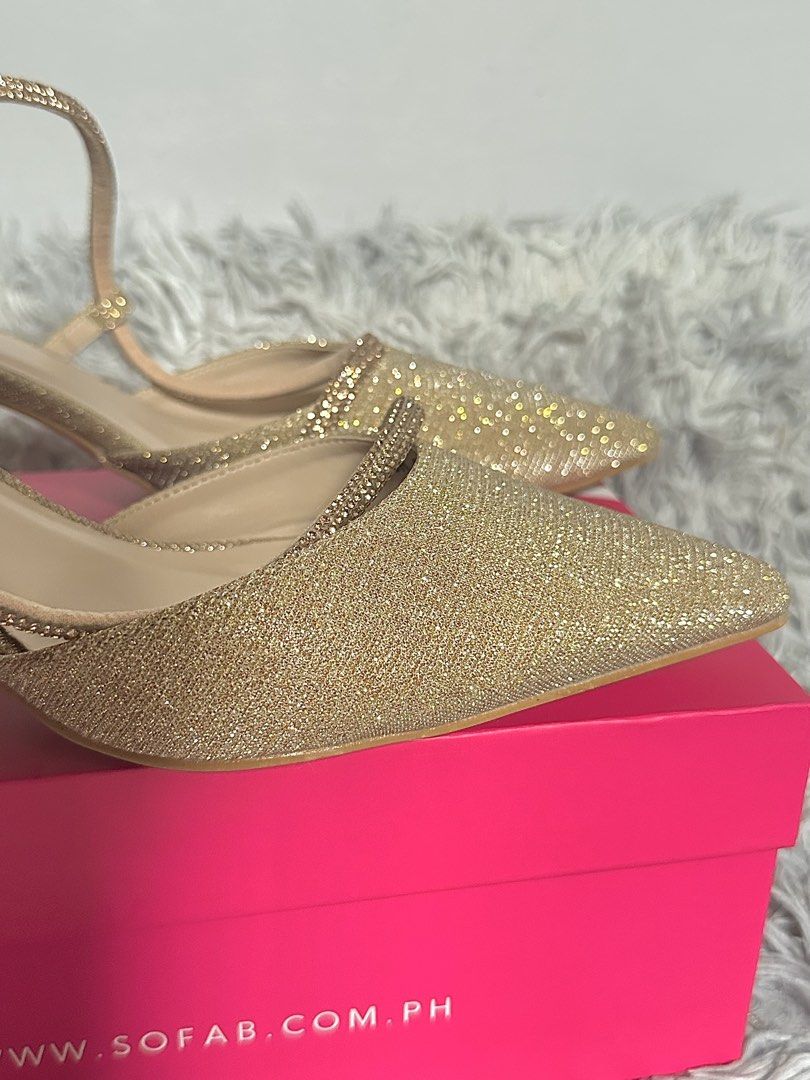 Gold Heel Pumps (Category: Heels) located in Santa Maria. Submitted by azu_rei (Listing ID 1459939548, Image 3). Description: ✨Used once only for graduation photoshoot •Glitter material •Embellished strap design •Slingback style •2.5” heel .